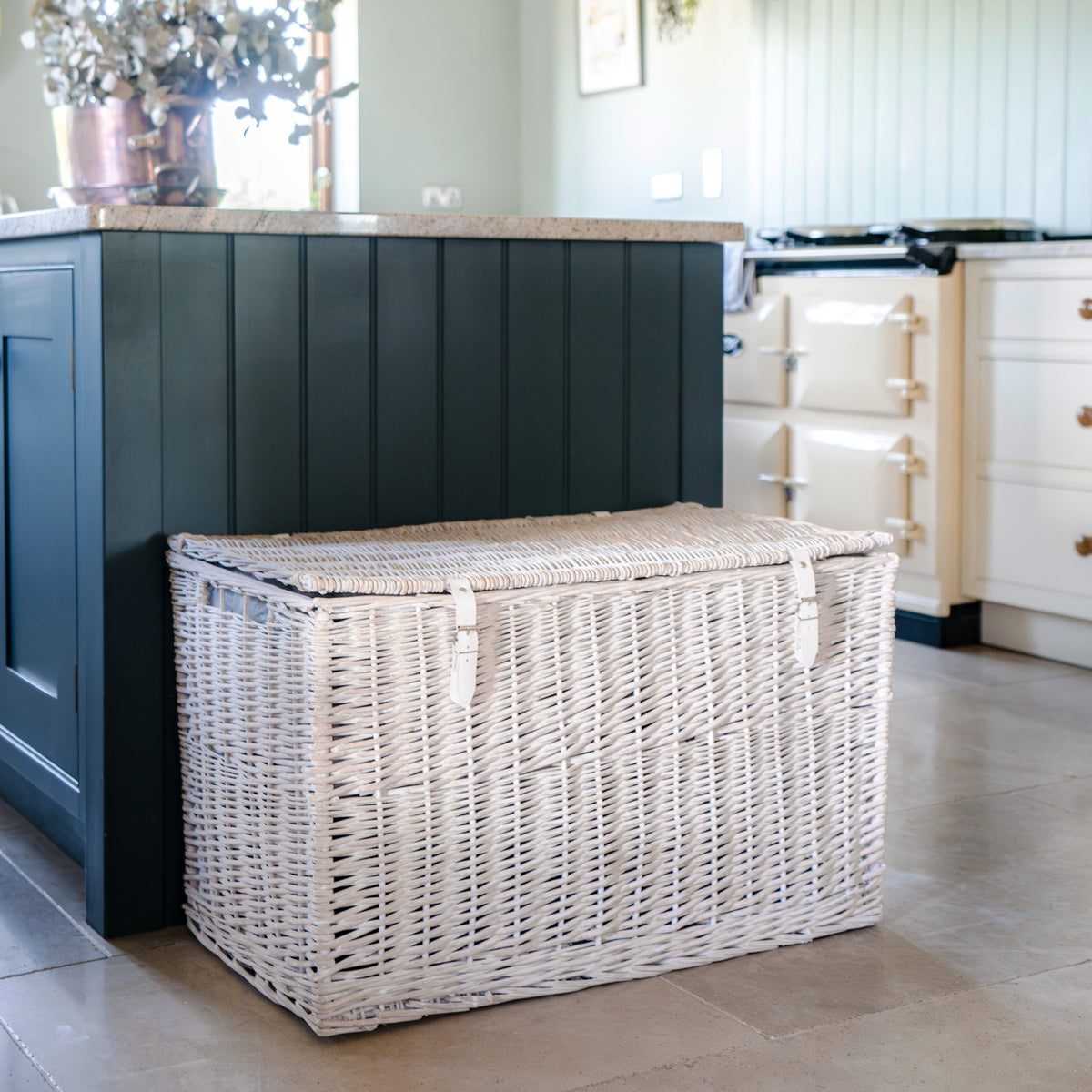 Whitewash Lightweight Wicker Storage Trunk – Arthur Cameron