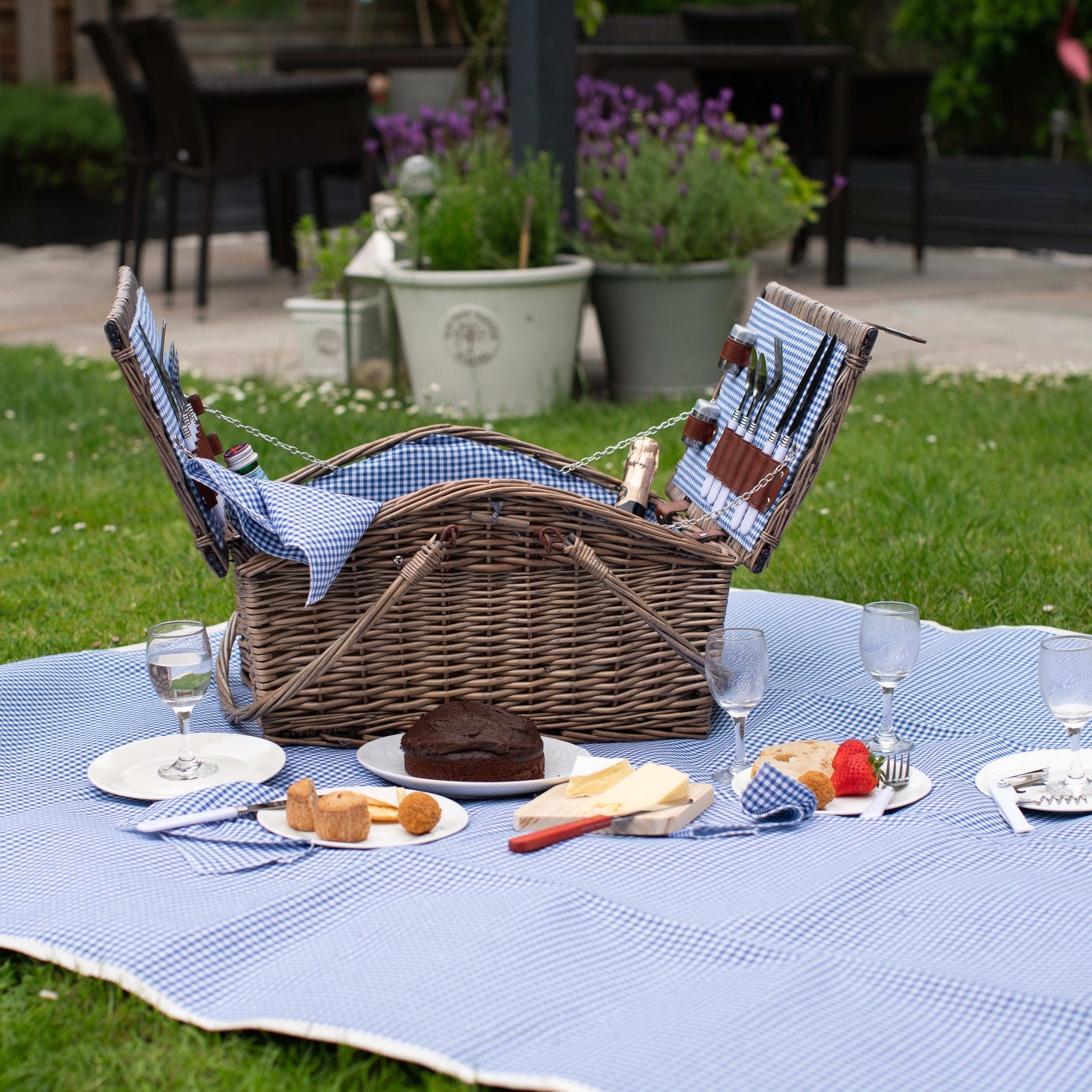 Deluxe Wicker Blue Gingham Lining 4 Person Picnic Basket