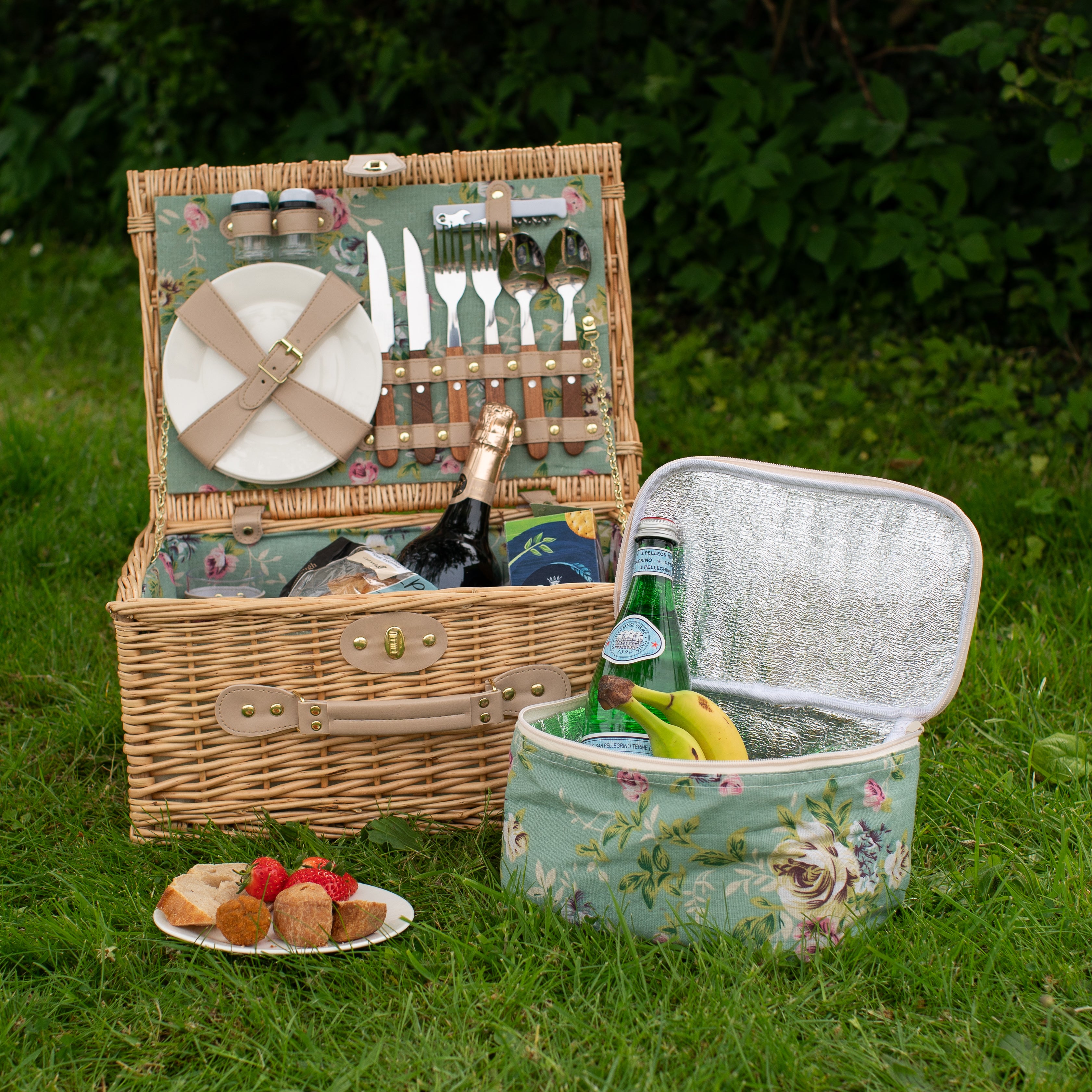 Natural Wicker 2-Person Picnic Basket with English Rose Lining