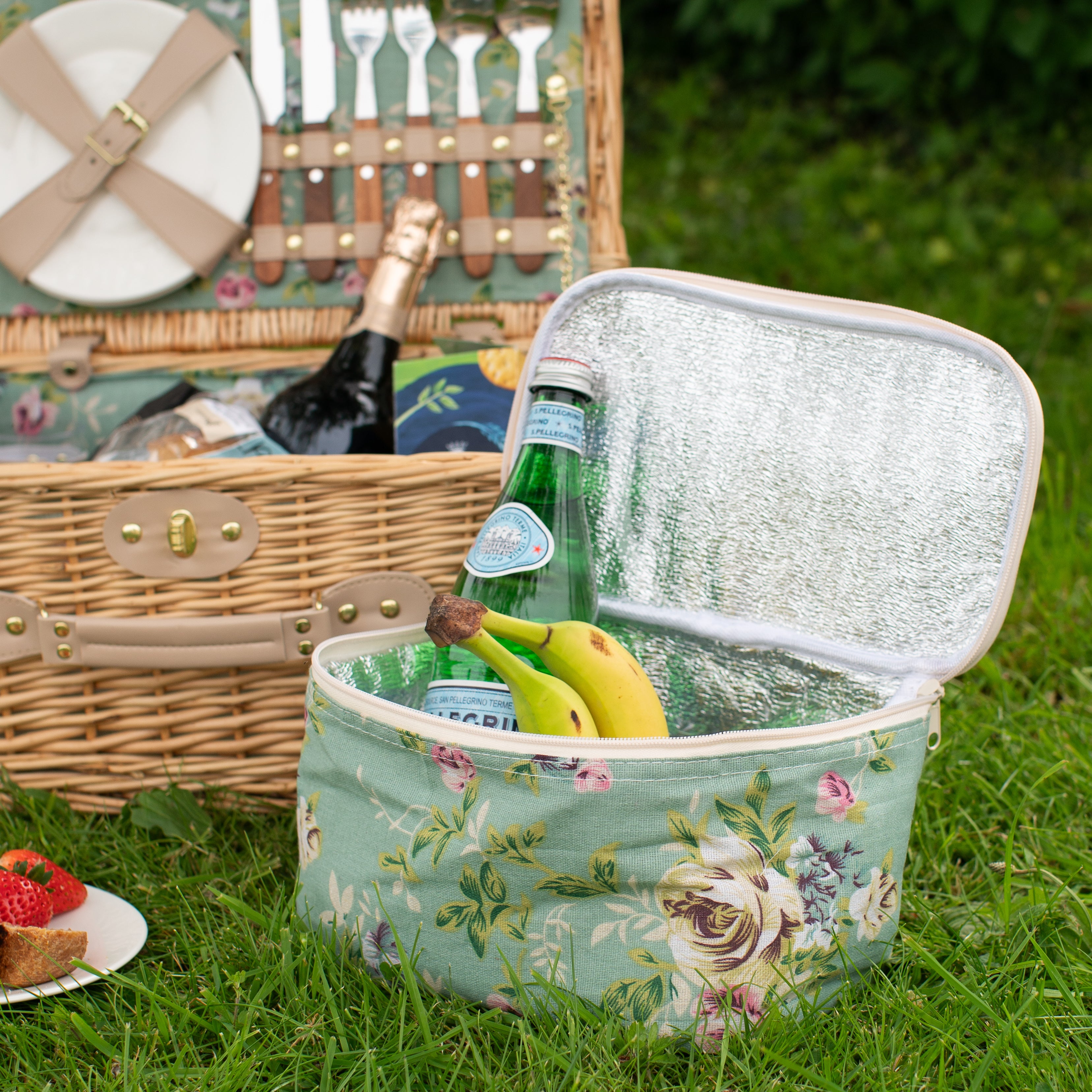 Natural Wicker 2-Person Picnic Basket with English Rose Lining