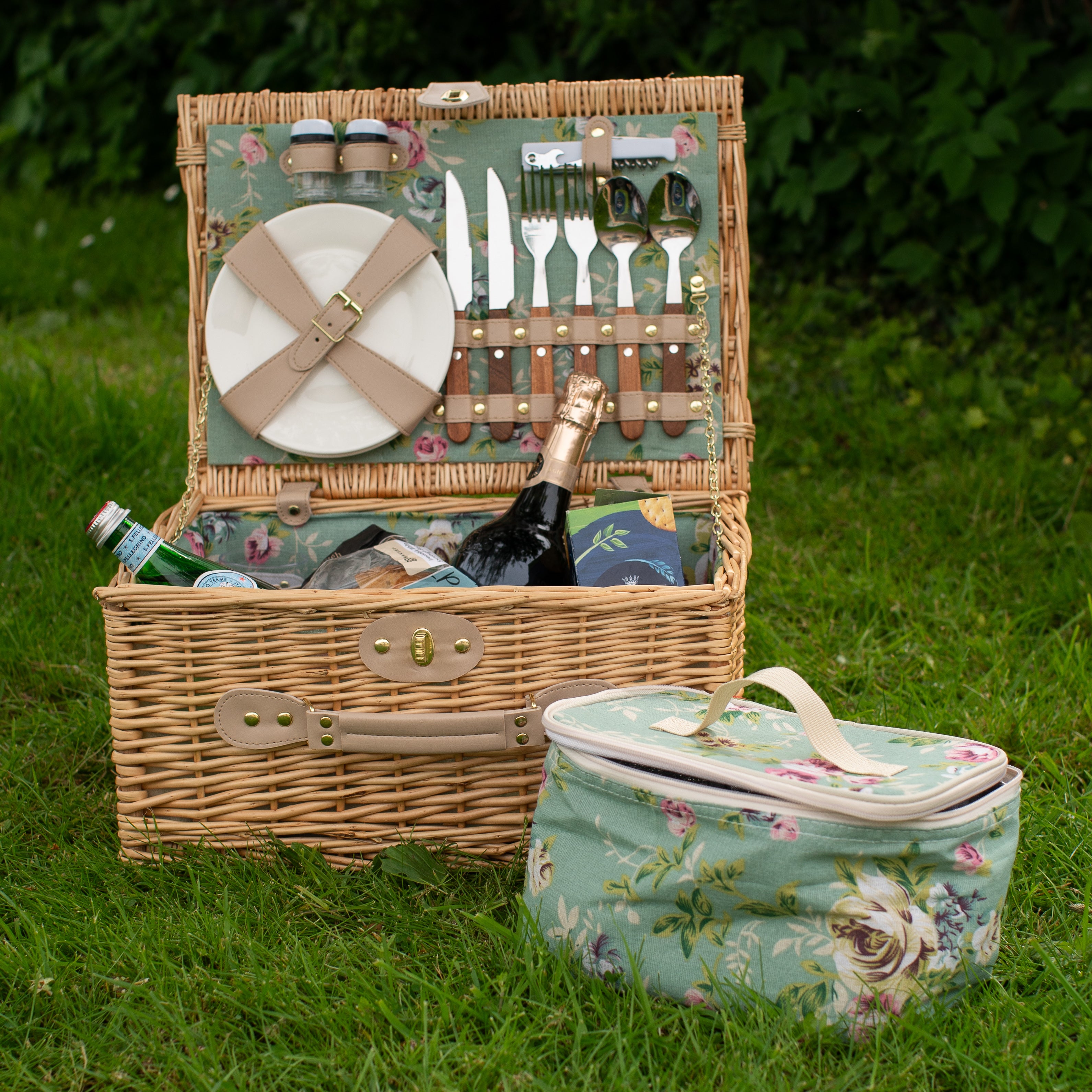 Natural Wicker 2-Person Picnic Basket with English Rose Lining