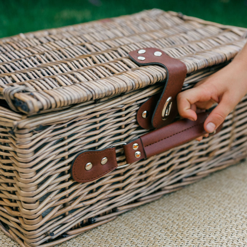 4 Person Antique Wash Navy Diamond Picnic Basket