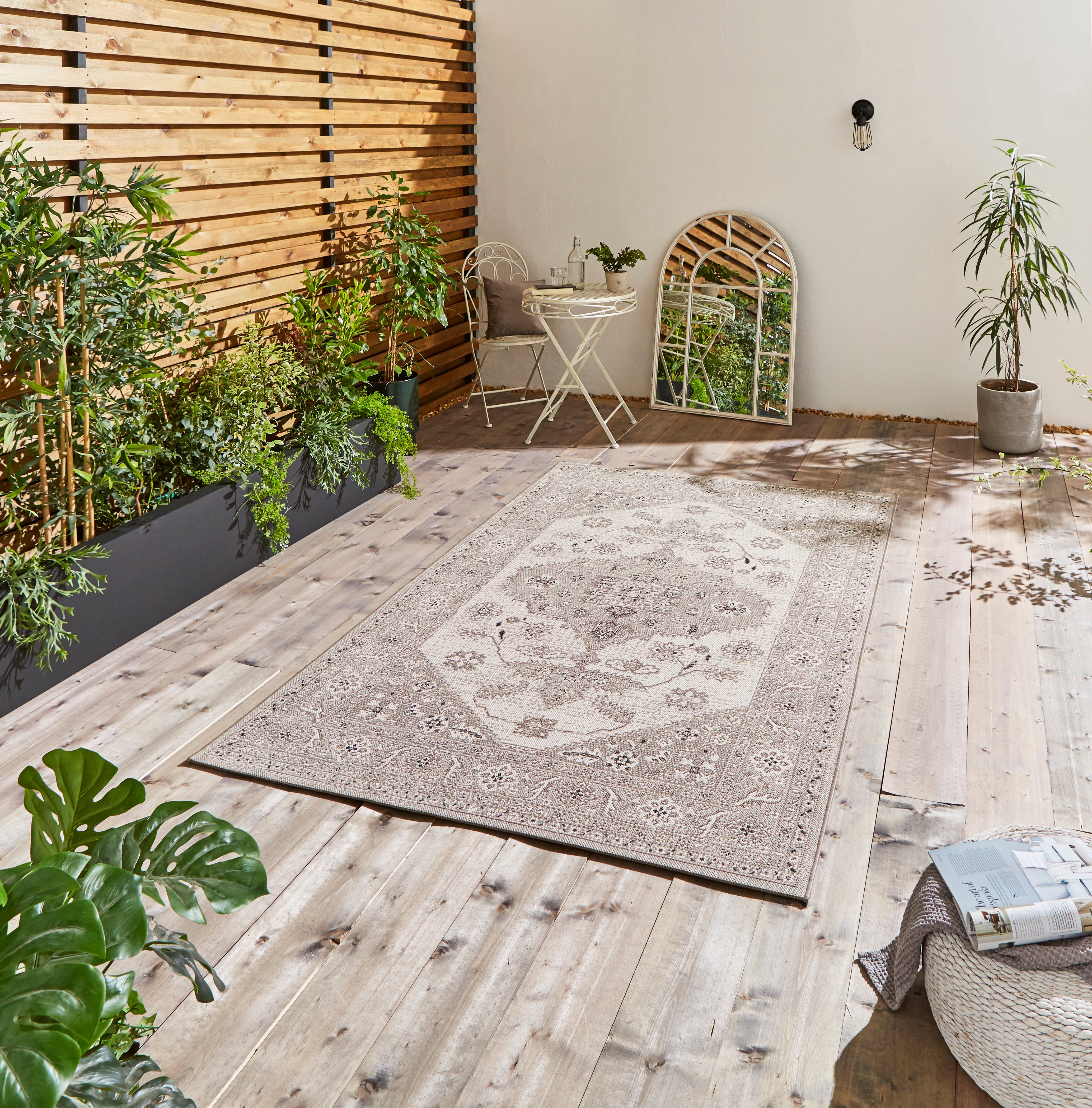 Miami Traditional Design Indoor/Outdoor Modern Rug