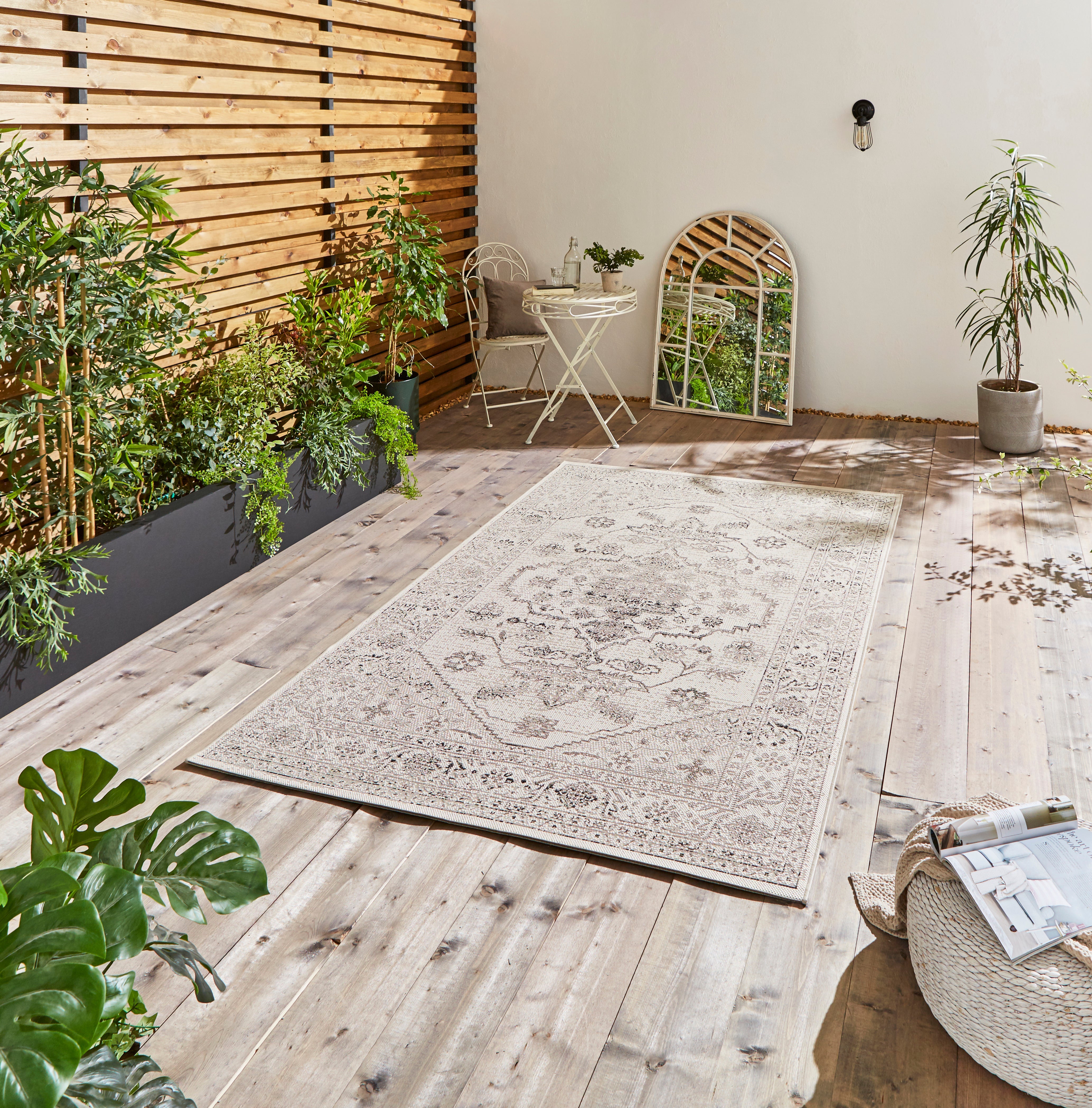Miami Traditional Design Indoor/Outdoor Modern Rug