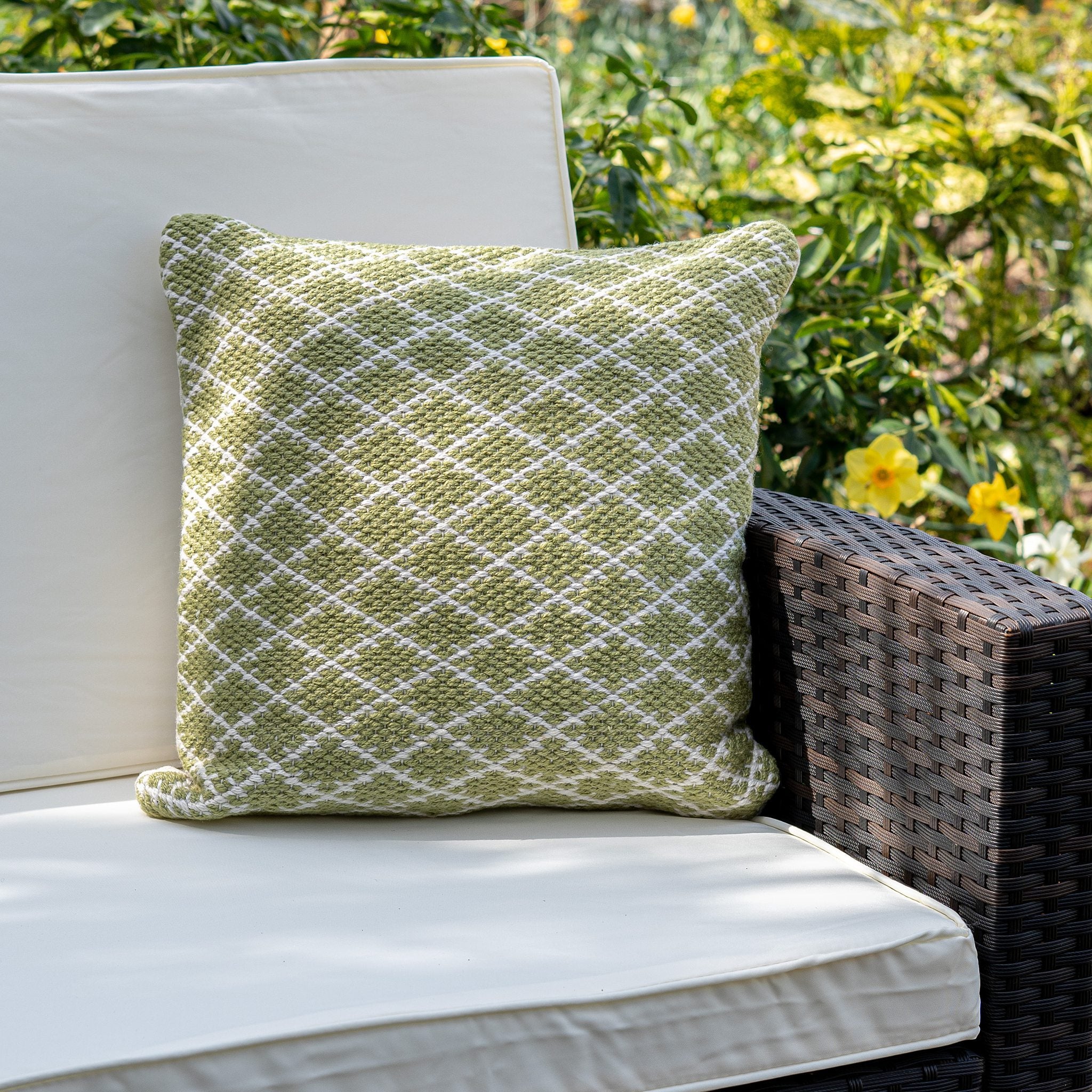 Modern Trellis Eco-Friendly Woven Indoor / Outdoor Cushion