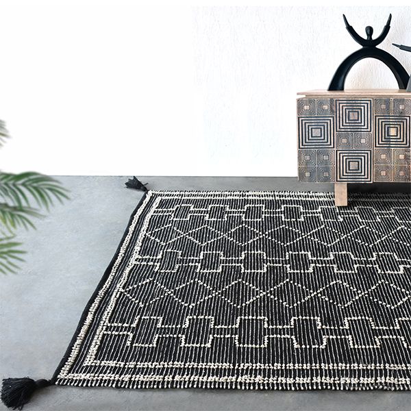 Ivory & Black 'Gimie' Geometric Indoor / Outdoor PET Rug